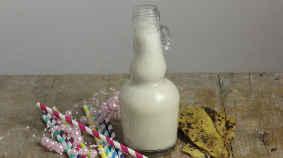 Schnelle, leckere Bananenmilch | Nia Latea