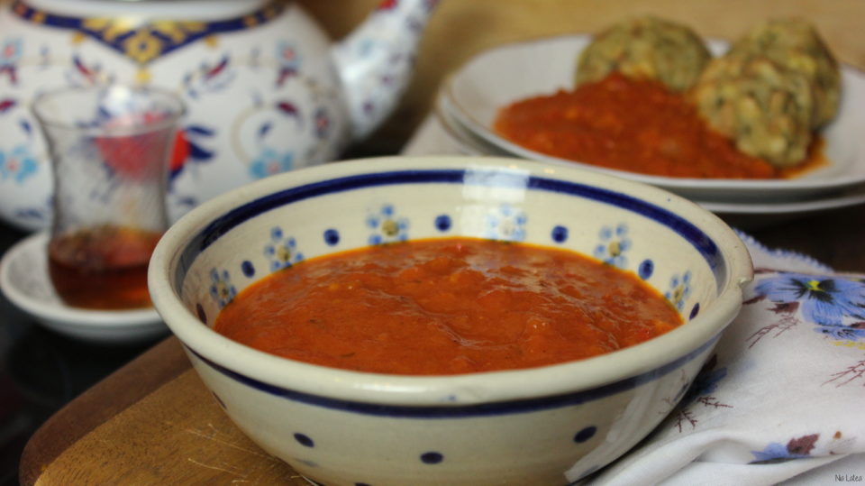 Schnelle Paprika-Tomaten-Sauce | Nia Latea